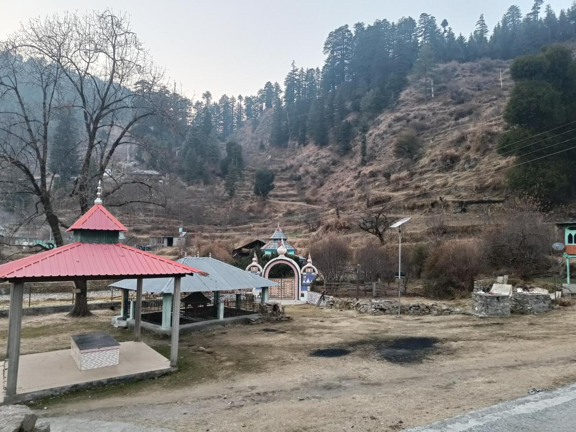 Trimounts-A Boutique Hotel & Wellnes Center In Tirthan Valley Banjar Exterior photo